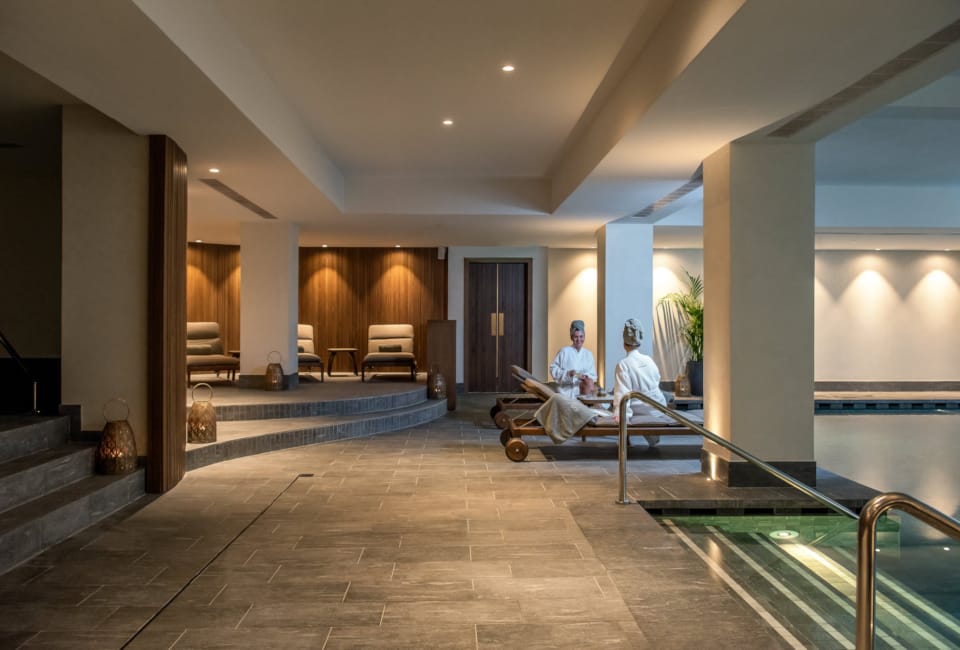 spa-friends-in-the-indoor-pool