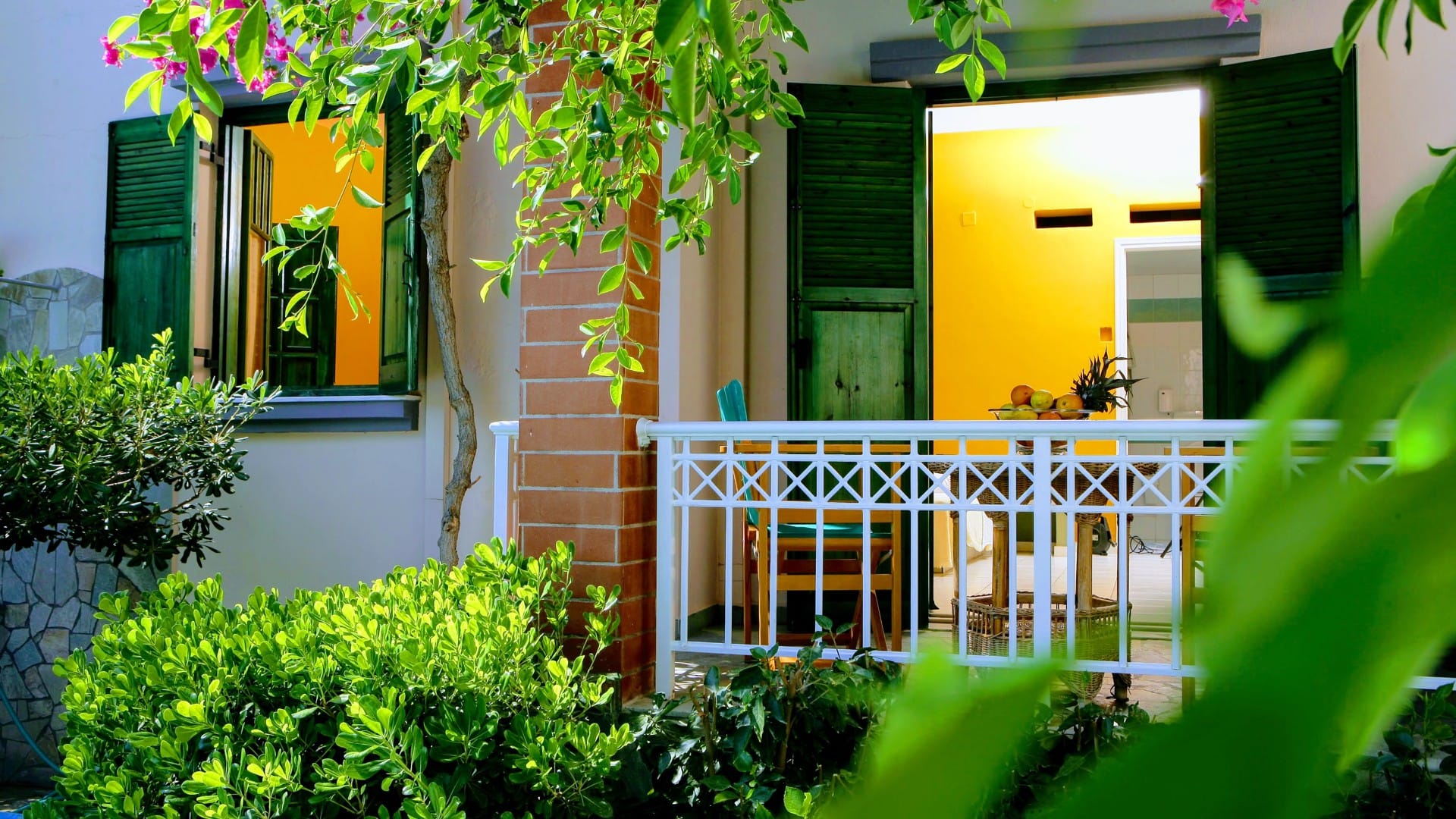 Accommodation In Crete I Aquarius Exclusive Apartments Hotel In Agia Pelagia Crete I Aquarius Apartments