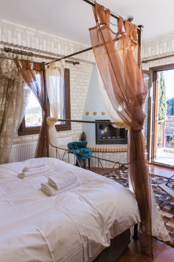 Raise Amfikleia Luxury Mountain Stay